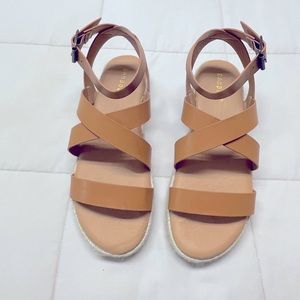 Cute Bamboo Sandals  size 8 1/2 Tan